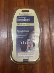 Chamberlain 956CBH Mini Three-Button Garage Door Remote Control - New & Sealed!