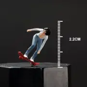 2PC 1:64 Scale Skateboard Girl Figures Miniatures Street Sport Sand Table Model