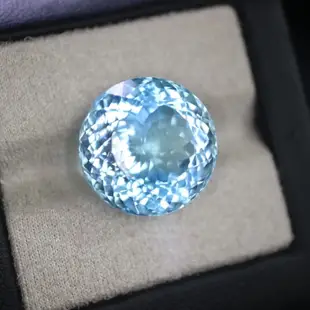 【艾爾莎寶石】26.9ct 頂級淨度IF！罕見正圓！純淨藍！天然瑞士藍拓帕石Swiss Blue Topaz