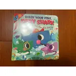 (大野狼書展) 全新 繪本 WASH YOUR FINS, BABY SHARK (硬頁書)