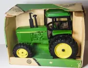 Ertl John Deere 4455 MFWD Tractor 1:16