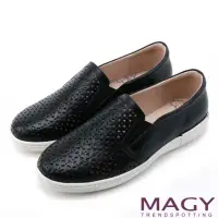 在飛比找momo購物網優惠-【MAGY 瑪格麗特】輕甜休閒時尚 素面造型洞洞牛皮平底鞋(