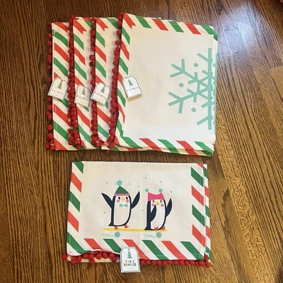 Set of 8 Christmas Placemats and 1 Table Runner Target Bullseye NWT