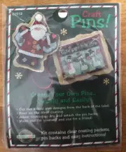 1995 DIMENSIONS Craft Pin Kit, Santa & Snowmen Design, #61512, NIP