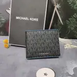 【MICHAEL KORS】滿版MK防刮皮革6卡短夾(黑灰X藍邊)