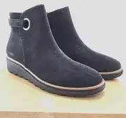 Clarks Collection Women’s Ankle Boot Size 8 M Black faux Suede Zip Up NEW
