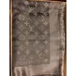 全新 LV LOUIS VUITTON 灰銀色 圍巾 披肩圍巾 搶手款 有盒