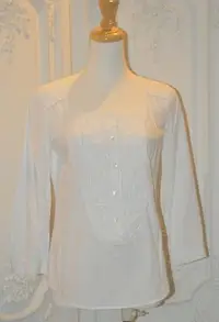 在飛比找Yahoo!奇摩拍賣優惠-專櫃正品Miu Miu白色歐洲古典宮廷造型七分袖上衣 40/