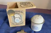 VTG Connoisseurs Choice Porcelain Infuser for Tea w/ Crate/Box