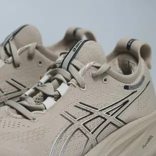 【滿額現折300】ASICS 慢跑鞋 GEL-NIMBUS 26 大地色 彈力 頂級跑鞋 男 1011B794021