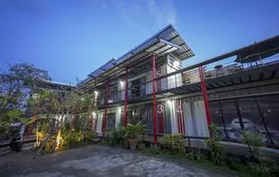 盒子旅館與咖啡館Box Hostel n Cafe