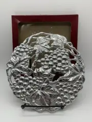 Arthur Court Grapes and Leaves 7.5” Diameter Trivet 1995 Footed New In Box
