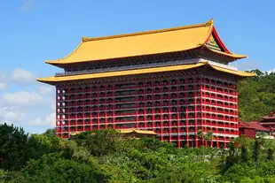 圓山大飯店松鶴餐廳自助餐吃到飽餐券(含服務費)