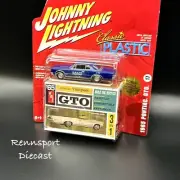 Johnny Lightning Classic 1965 Pontiac GTO #17