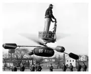 U.S. ARMY SOLDIER FLYING HZ-1 AEROCYCLE RECONNAISSANCE HELICOPTER 8X10 PHOTO