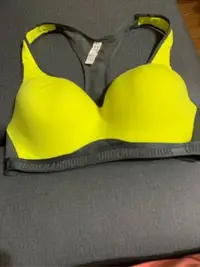 在飛比找Yahoo!奇摩拍賣優惠-品牌運動內衣UNDER ARMOR 34D(櫃綠549）品牌