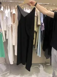 在飛比找樂天市場購物網優惠-韓國夏季氣質黑色顯瘦拼接不規則吊帶連身裙女
