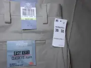 NEW DOCKERS 30 x 32 EASY KHAKI pants NO IRON CLASSIC FIT PLEATED men's NWT