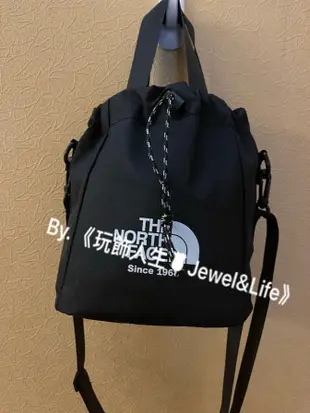 品牌VIP經典贈品系列💯THE NORTH FACE 1966 黑色 帆布材質 手提 斜背 兩用 抽繩 水桶包