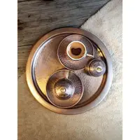 在飛比找ETMall東森購物網優惠-土耳其原裝進口紫銅手工咖啡托盤琺瑯彩復古歐式宮廷雕花銀色圓形