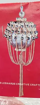 LeeWards GOLDEN DRAPE Makes 1 Vtg Sequin Bead Christmas Ornament Craft Kit