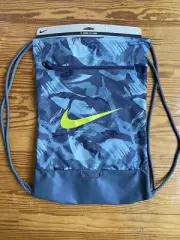 Nike NK BRSLA Drawstring Gymsack - 9.5 (18L') DR6125-068 Iron Grey Print NEW