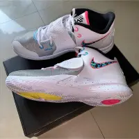 在飛比找Yahoo!奇摩拍賣優惠-現貨 Nike Kyrie Flytrap 3 EP 白彩虹