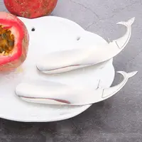 在飛比找PChome24h購物優惠-廚房餐廚烘焙料理小幫手▲創意不鏽鋼鯨魚造型百香果切果開果器