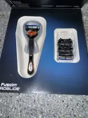 GILLETTE FUSION 5 PROGLIDE RAZOR HANDLE, 4 Total Cartridges