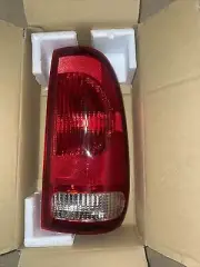 Eagle Eyes FR263-U000R Ford F150 F250 Passenger Side Rear Lamp Lens and Housing