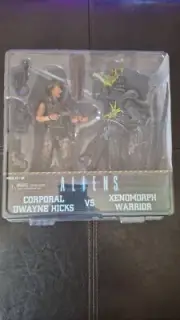 NECA ALIENS CORPORAL DWAYNE HICKS VS XENOMORPH WARRIOR Deluxe 2 PACK