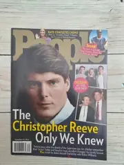 People , Weekly Magazine September 23, 2024 Snoop Dog - Christopher Reeve