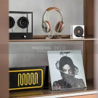 在飛比找Yahoo!奇摩拍賣優惠-MODERN DECO現代復古黑白音響耳機唱片組合擺件樣板間