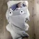 鯊魚咬一口 BabyBites｜(標準版)100%純棉手作嬰幼兒睡袋/防踢被/包巾－卡其灰 (朵朵雲-藍底)