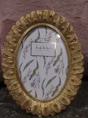 Exquisite Nicole Miller Ṅew York Ornate Gold Oval Picture Frame 5X7.