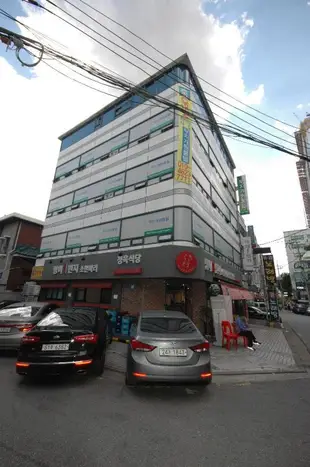 LotteTower Rainbow House