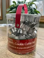 Wilton Christmas xmas Cookie Cutter Set 18 Metal Piece tree mitten snowflake