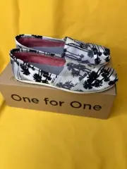 Toms Classics Womens Shoes Grey Palm Trees Print Flats. Size 7.5 New In Box