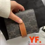 CELINE 賽琳 SMALL STRAP WALLET 凱旋門老花 短款對折短夾 按扣錢包 零錢包 卡夾