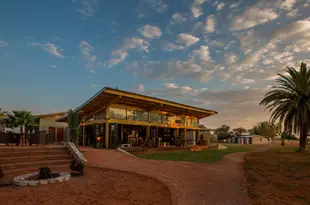 岡瓦納卡拉哈裏安布山林小屋Gondwana Kalahari Anib Lodge