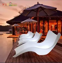 在飛比找Yahoo!奇摩拍賣優惠-【艷陽庄】LED沙灘椅游泳池躺椅海邊休閒發光傢俱桌椅造型裝置