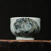 在飛比找樂天市場購物網優惠-純手工青瓷風水缸杯手繪老虎主人杯單杯陶瓷復古中式功夫茶具茶杯
