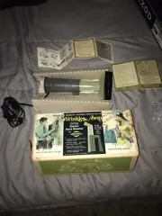 Vintage Wrinkles Away Mode # 5089 Avocado Electric Hand Steamer West Bend USA