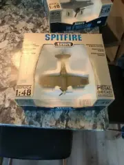 Franklin Mint Armour collection 1:48 Spitfire 98160 RS Tuck