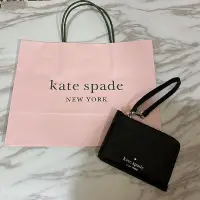 在飛比找蝦皮購物優惠-【KATE SPADE】荔枝皮革L型拉鍊小手拿鑰匙零錢包(黑