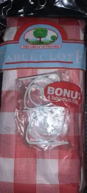 Table Cloth 52” X 70”Plastic With 4 CLIPS The Great Outdoors Red Checkers Picnic