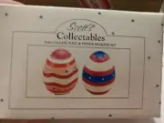 Scott's Collectibles ~ Egg-cellent Salt & Pepper Shakers Set