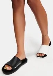 [Melissa] Cruella de Vil Fluffy Slide Sandals
