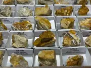 LOT 35 OPAL in box 4x4 cms El Arco, Salamanca SPAIN MINERAL