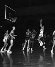 Al Bianchi Of The Syracuse Nationals Shoots 1960S Old Basketball Photo 36